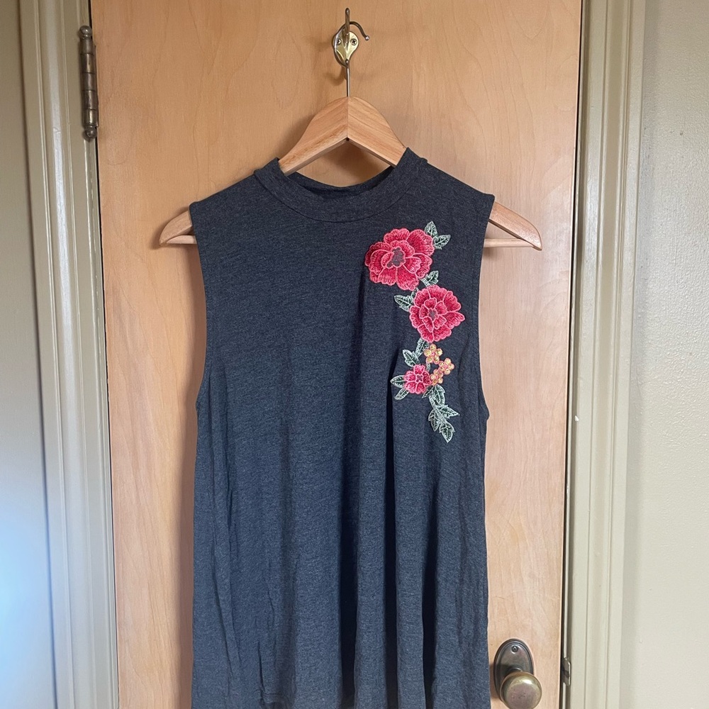 Floral Embroidered Sleeveless Top - Gray